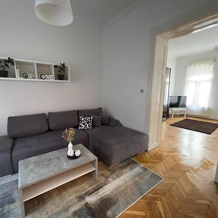 Szeged Apartman ภายนอก รูปภาพ