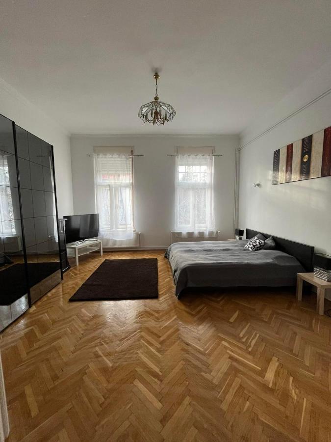 Szeged Apartman ภายนอก รูปภาพ