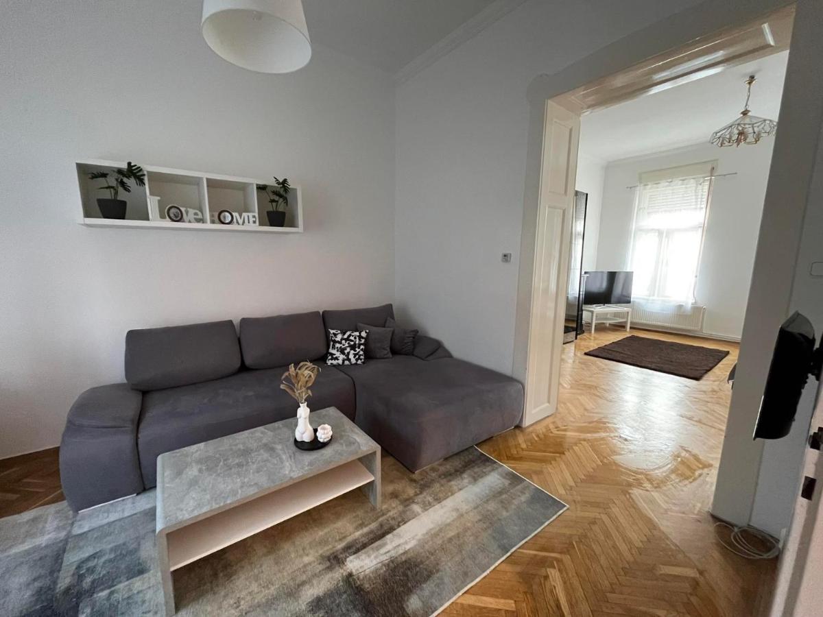 Szeged Apartman ภายนอก รูปภาพ